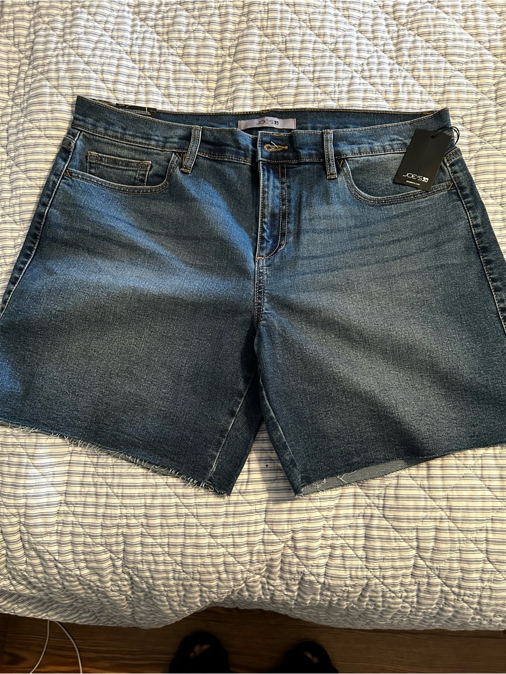 Joes easy Bermuda shorts in size 33. New with tags. About a size 14/16